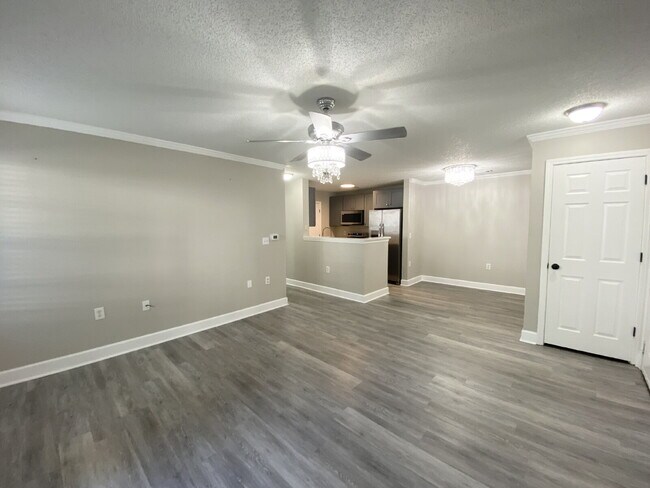 Photo - Renovated Two-Bedroom Condo for Rent! Unidad C116