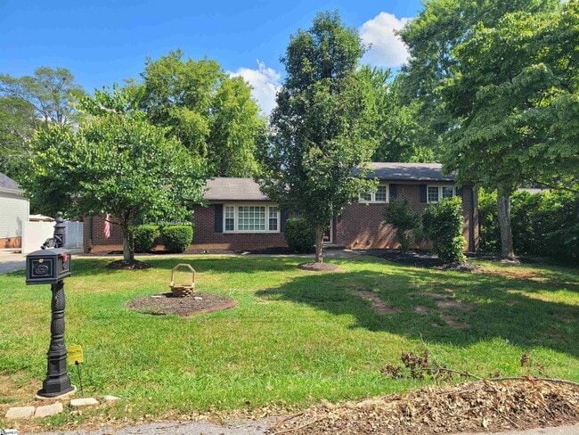 Building Photo - 103 Pinehurst Dr Rental