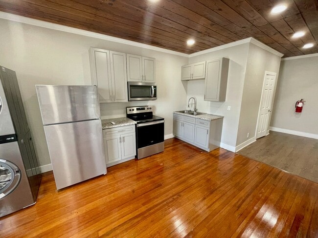 Photo - 2115 Broadway Avenue J Unit 3