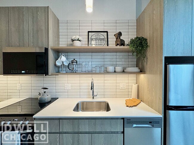 Photo - 800 N Wells St