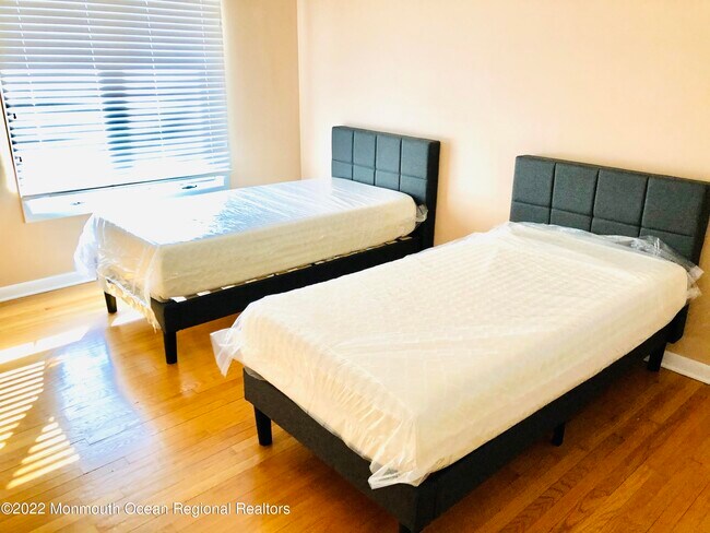 Photo - 34 Hendrickson Pl
