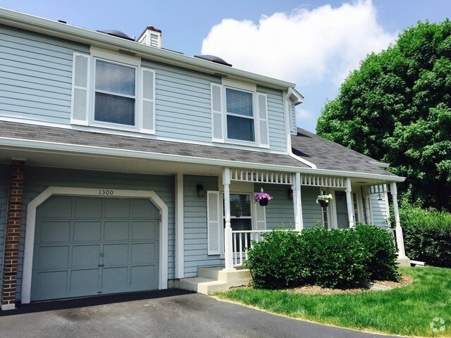 Building Photo - 1300 Queensgreen Cir Rental