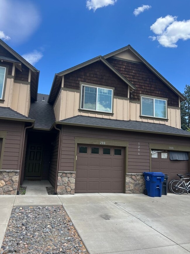 Photo - 2 Bed/1.5 Bath Townhome Near the Old Mill - Attached Garage Unidad 200