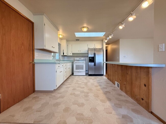 Photo - 3 bedroom 1.5 bath In North Tacoma!!!