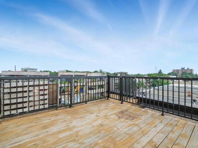 Rooftop Private Terrasse View - 551 Rue Chabanel E Unit 302
