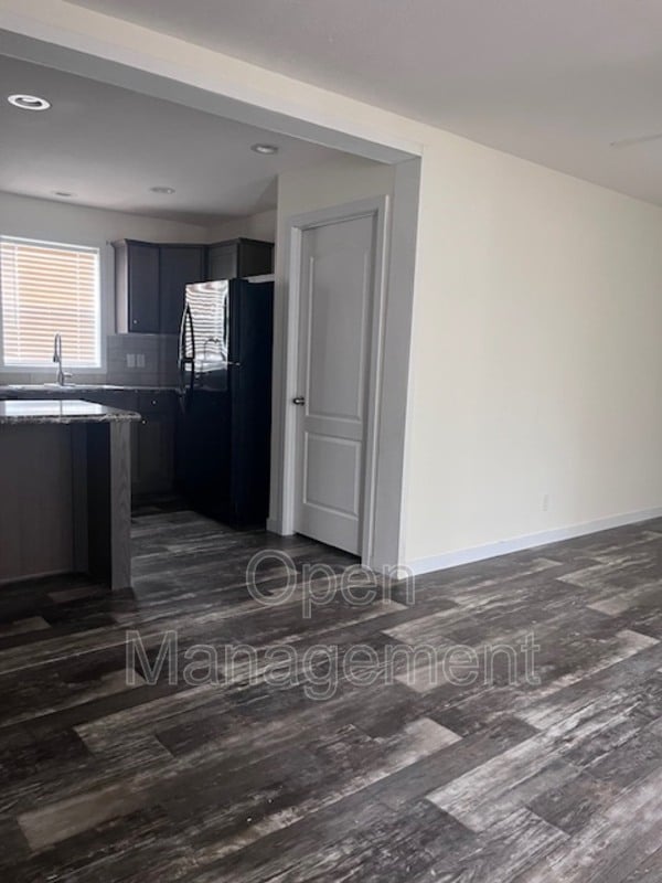 Photo - 511 E 1st St