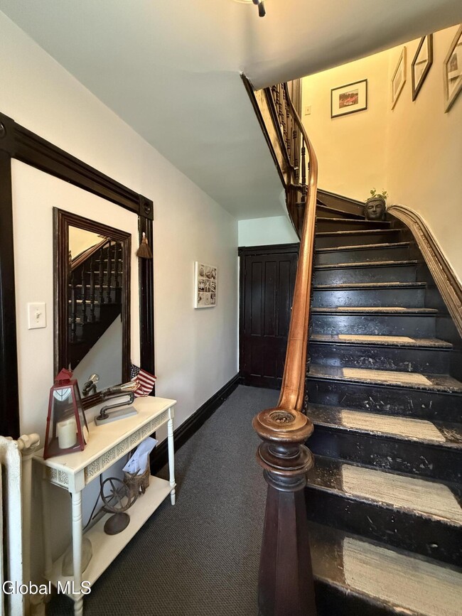 105 Hudson Ave Unidad 1