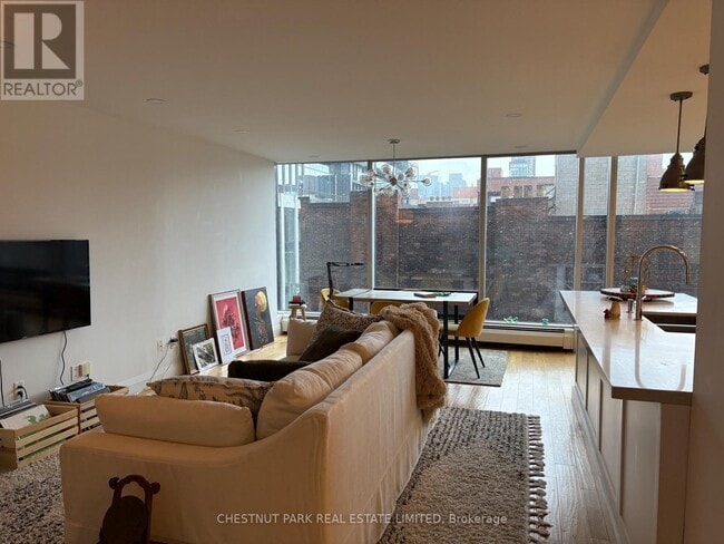 Photo - 30 Wellington St E Unité 604