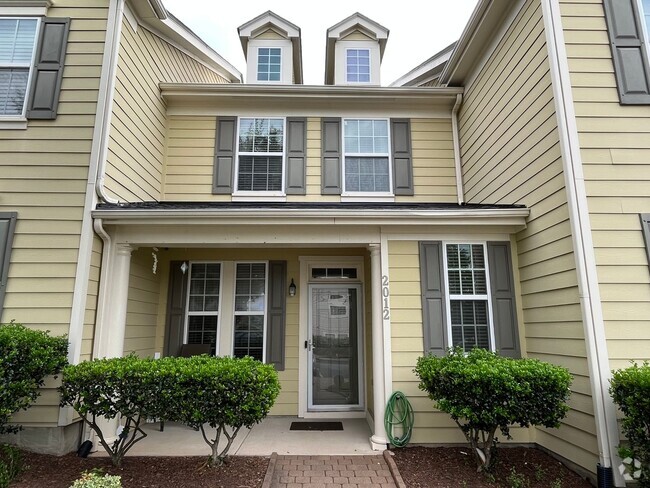 Building Photo - Charming 2BD, 2.5BA Cary Townhome with Sto...