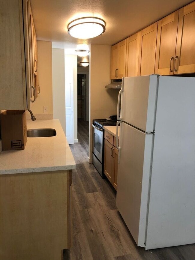 Building Photo - 2839 Thorndyke Ave W Unit 5 Rental