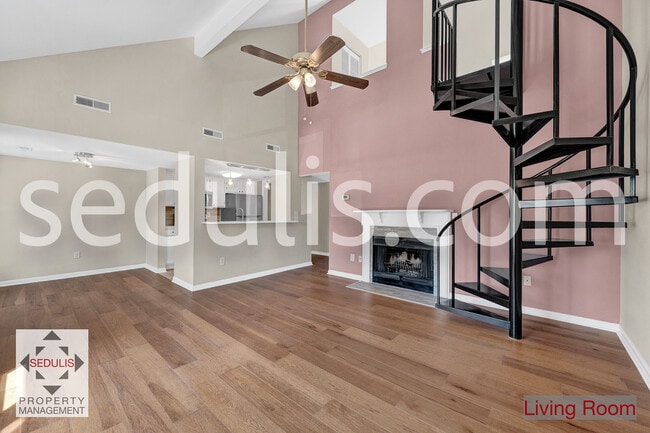 Photo - 903 Peacock Pl