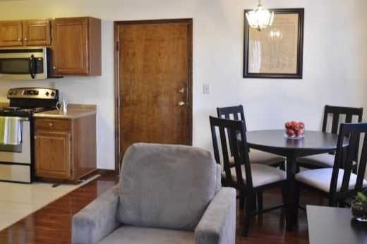 Dean Apt 2 - Dean Place Apartments