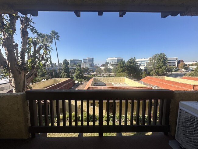 Photo - 5950 Buckingham Pky Unidad 511