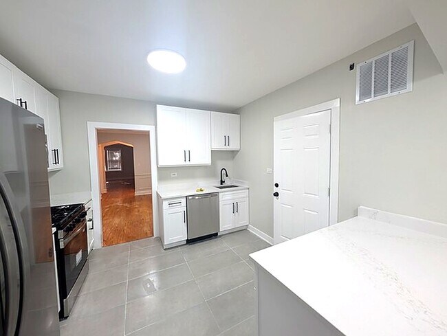 Photo - 5801 N Richmond St