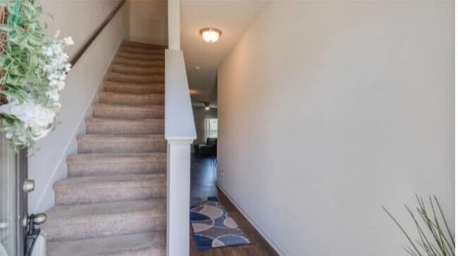 Photo - 313 Nixon Way