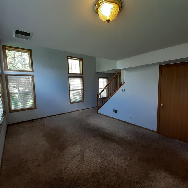 Photo - 156 Castlewood Ct