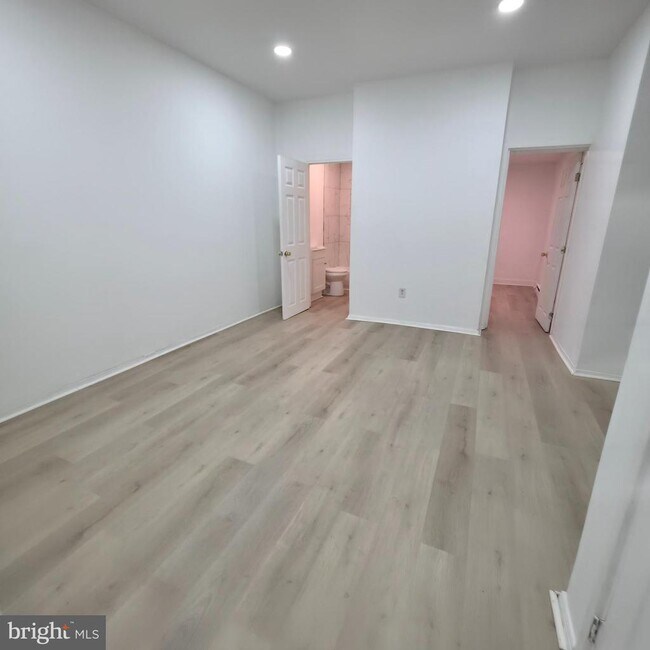 Photo - 1617 Wakeling St