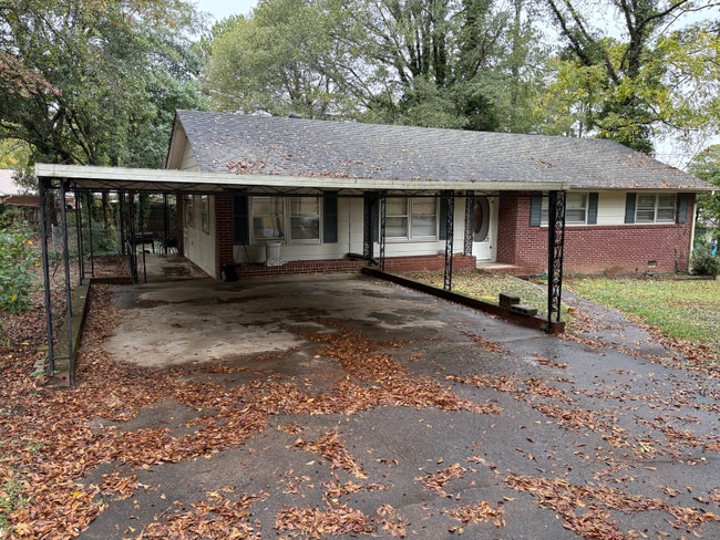 Building Photo - 131 Pine Cir