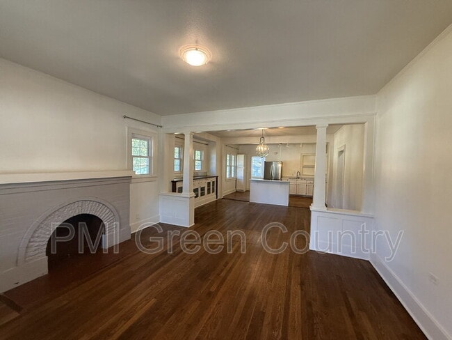 Photo - 1147 N Main St