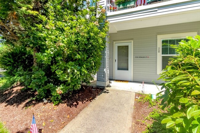 Building Photo - Low maintenance condo living in DuPont