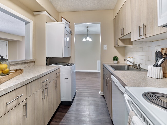 Updated Kitchen & W/D - 2 Bed 2 Bath