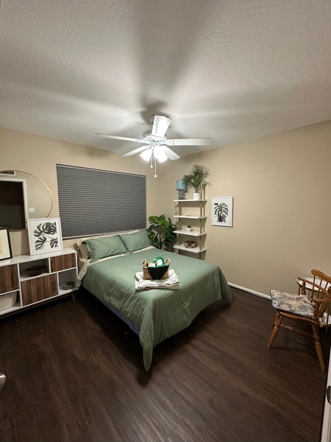 Building Photo - 1224 N 84th Pl Unit Large Room in Scottsdale