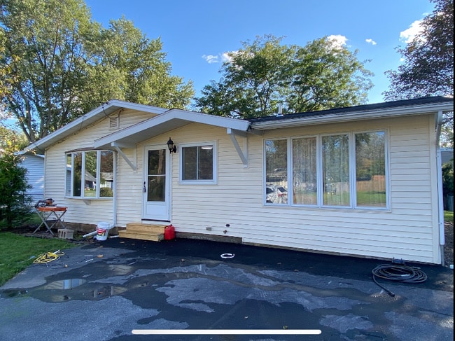 Building Photo - 225 Sunflower Dr