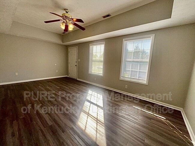 Photo - 2561 MacKenzie Ln