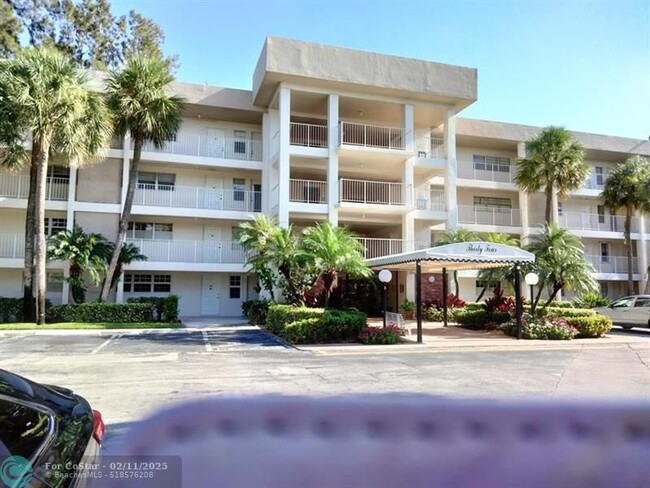 Photo - 3051 S Palm Aire Dr Condo Unit 208