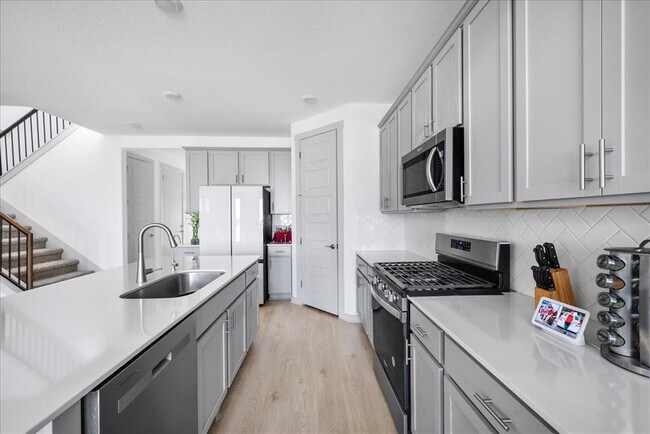 Photo - 420 Deerpath St