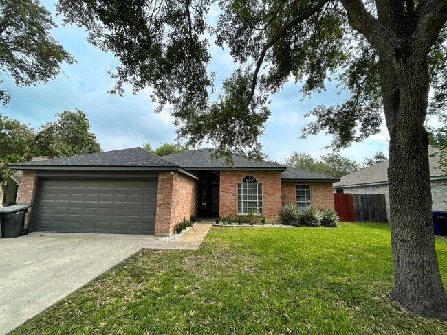 Building Photo - Spacious Living, Perfect Location! Rental