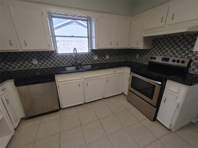 Photo - 633 Mosswood Dr