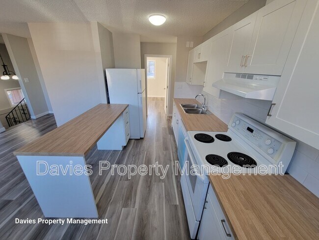 Photo - 9550-9153 153 St NW Unit #R1
