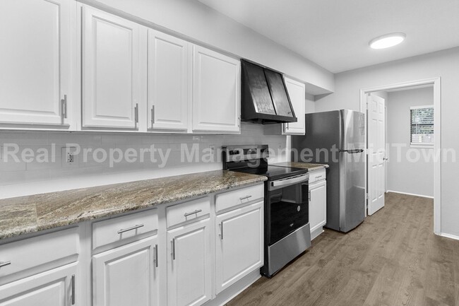 Photo - 2801 Meadowview Dr