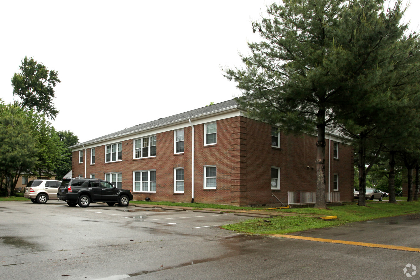 Eastlawn Arms - Eastlawn Arms Apartments