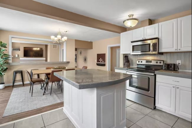 Photo - 719 E 9th Ave