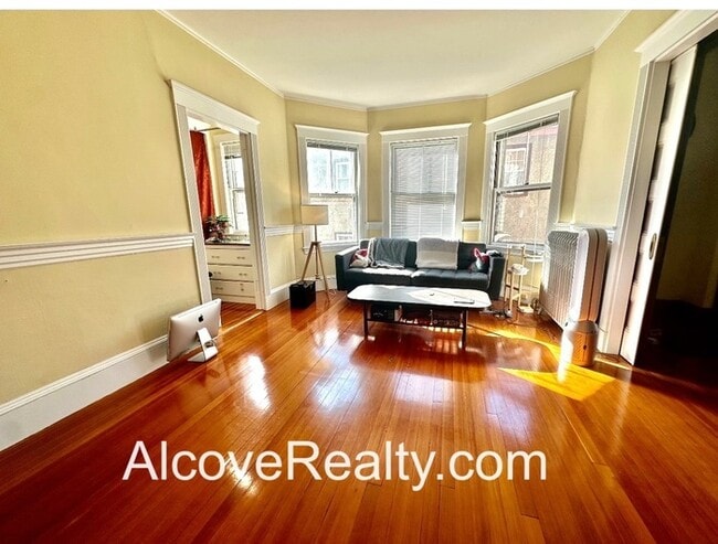 Photo - 77 College Ave Unidad 1