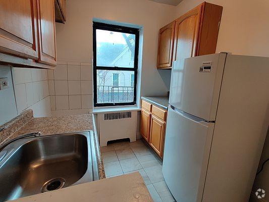 Building Photo - 1 bedroom in BRONX NY 10463 Unit 4A Rental