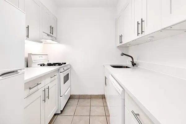 Photo - 250 W 15th St Unidad F