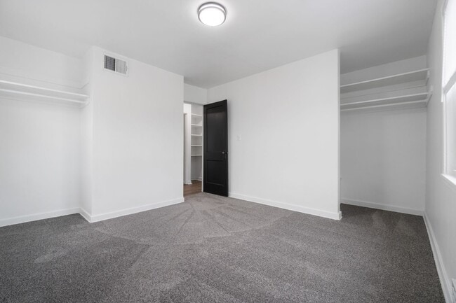 Building Photo - 2BR Townhouse in Midland!!