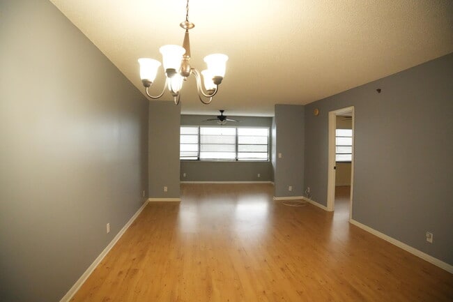 Building Photo - 4640 Lucerne Lakes Blvd W Unit 508