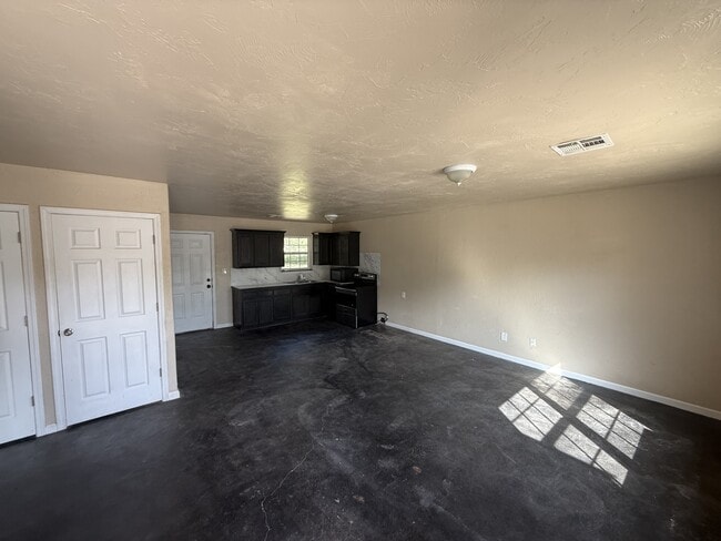 Photo - 408 W 7th St