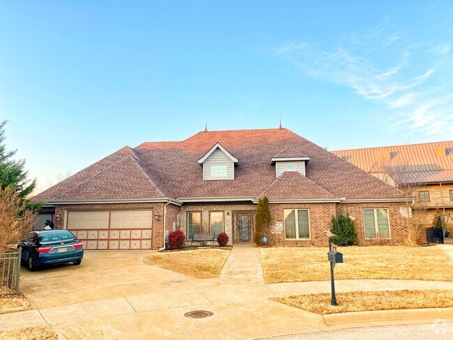 Building Photo - 300 SW Bordeaux Ct Rental