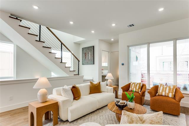 Photo - 349 College Ave