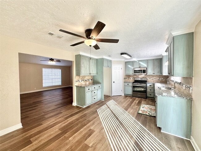 Photo - 16143 Little Cypress Ln