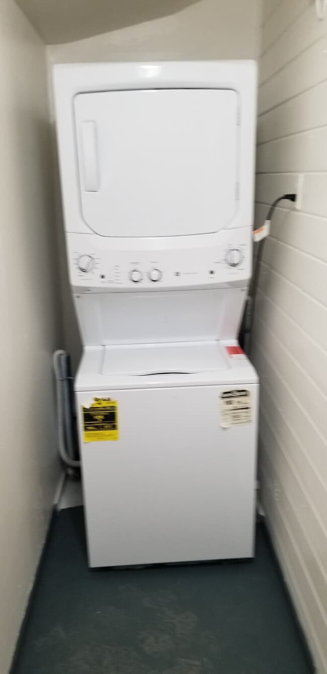 Photo - 1688 Linden St