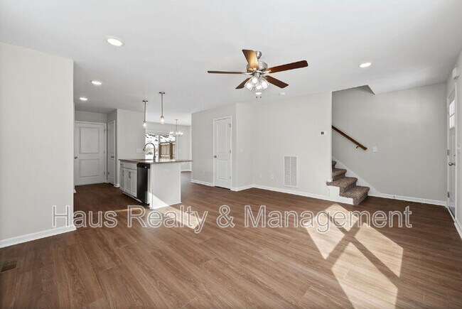 Photo - 839 Cumberland Dr