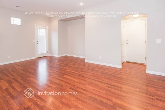 Photo - 7447 Manfre St