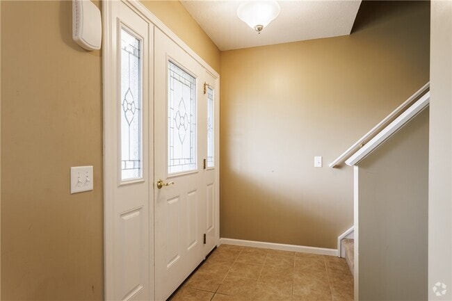 Building Photo - 83 Southend Square Rental