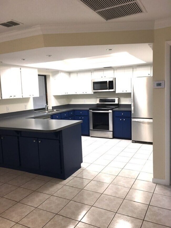 Photo - 904 Archer Pkwy E